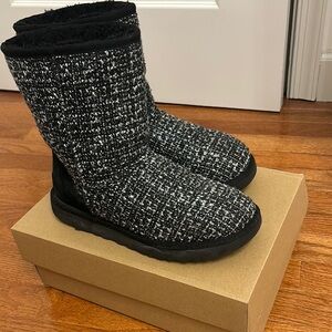 UGG Boots black stitch print size women’s 8 EUC